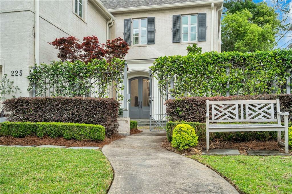 Property Photo: 225 Ridgewood Drive LA 70005