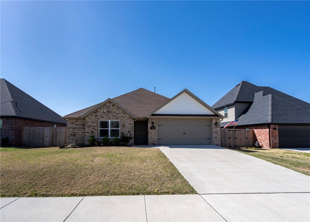 Property Photo:  702 W Jillian  AR 72761 