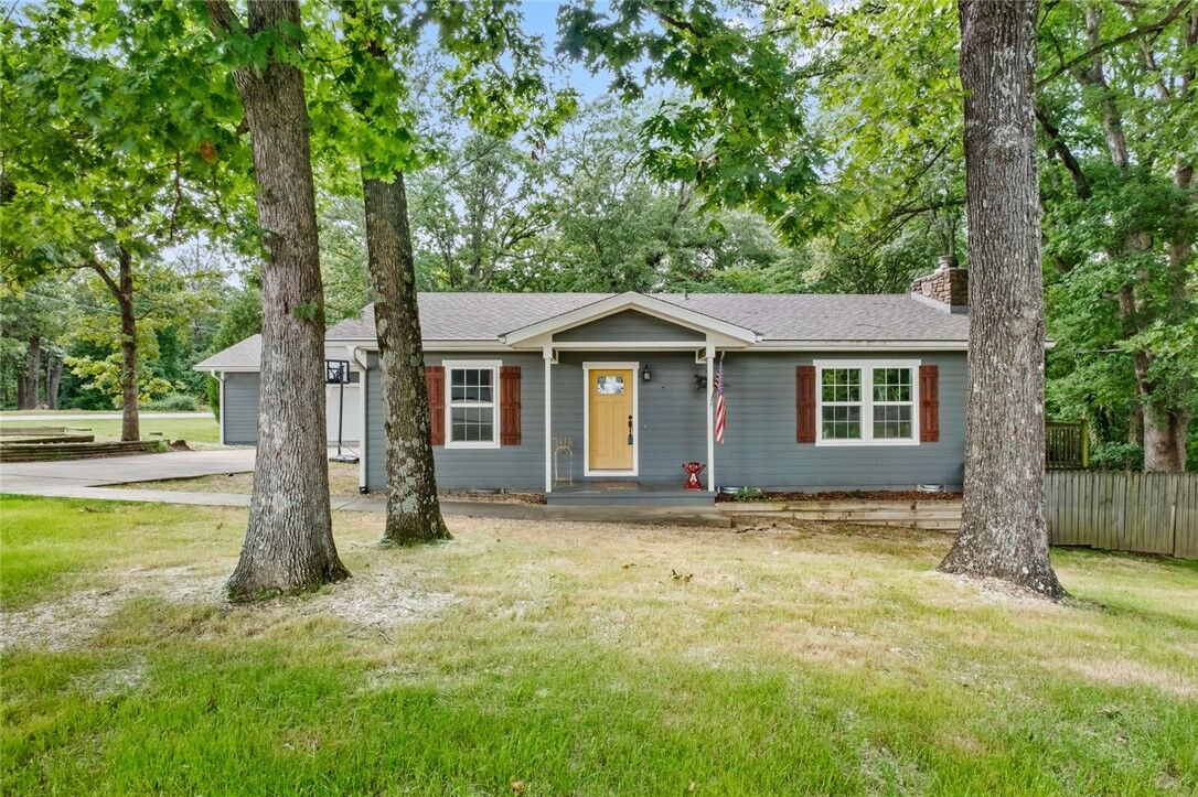 Property Photo:  1 Bedford Lane  AR 72714 