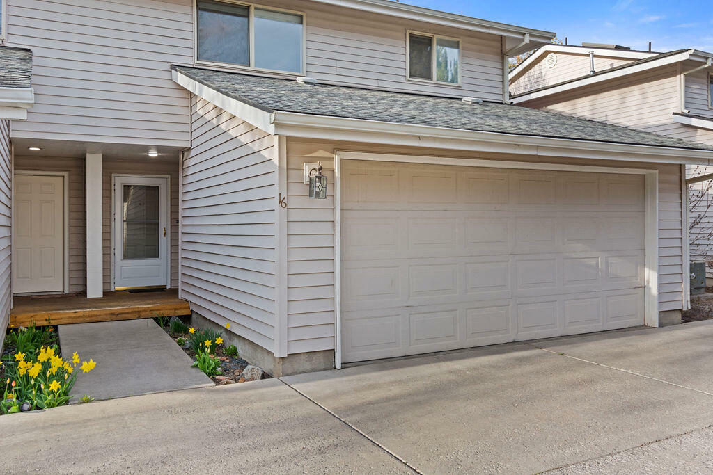 Property Photo: 1801 NE Purcell Boulevard # 16 OR 97701