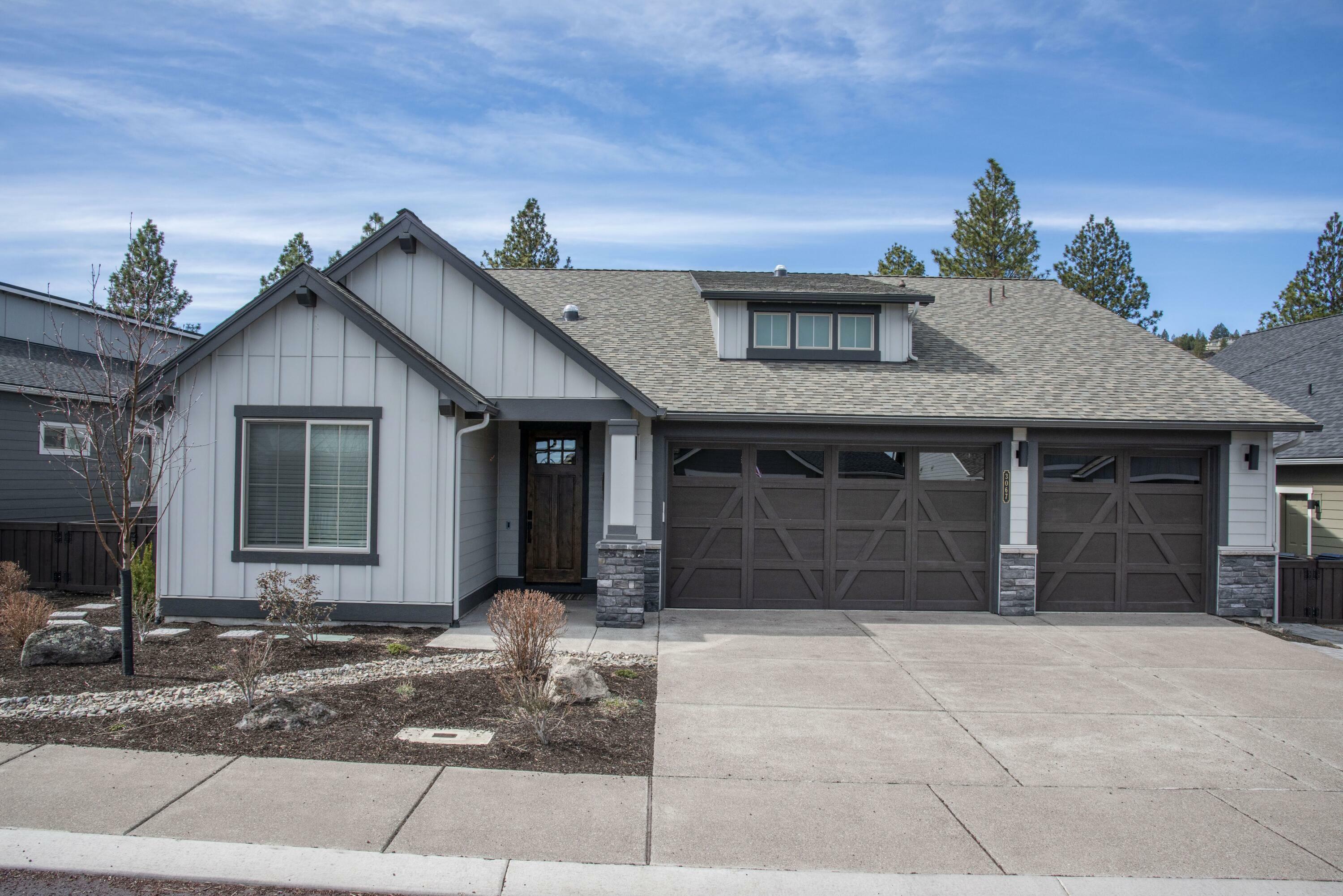 Property Photo: 3067 NW Hidden Ridge Drive OR 97703