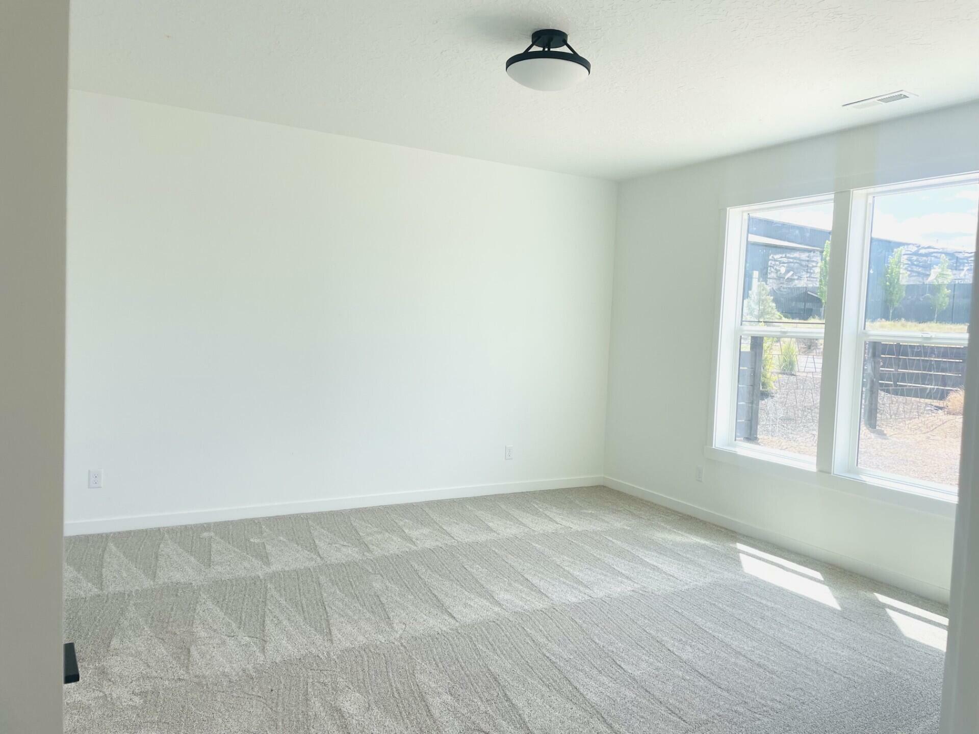 Property Photo: 271 E Diamond Peak Avenue OR 97759