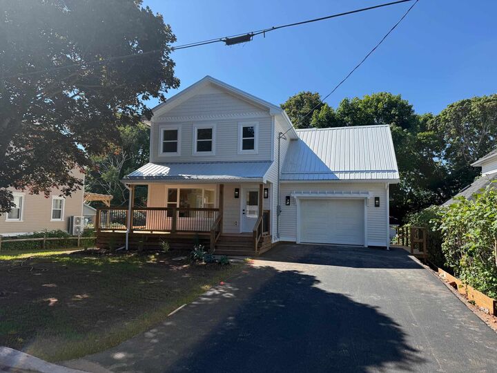 Property Photo:  366 Oak Avenue  PE C1N 2A7 
