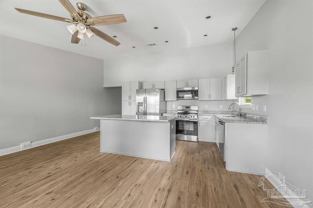 Property Photo: 1910 N Tarragona St FL 32503