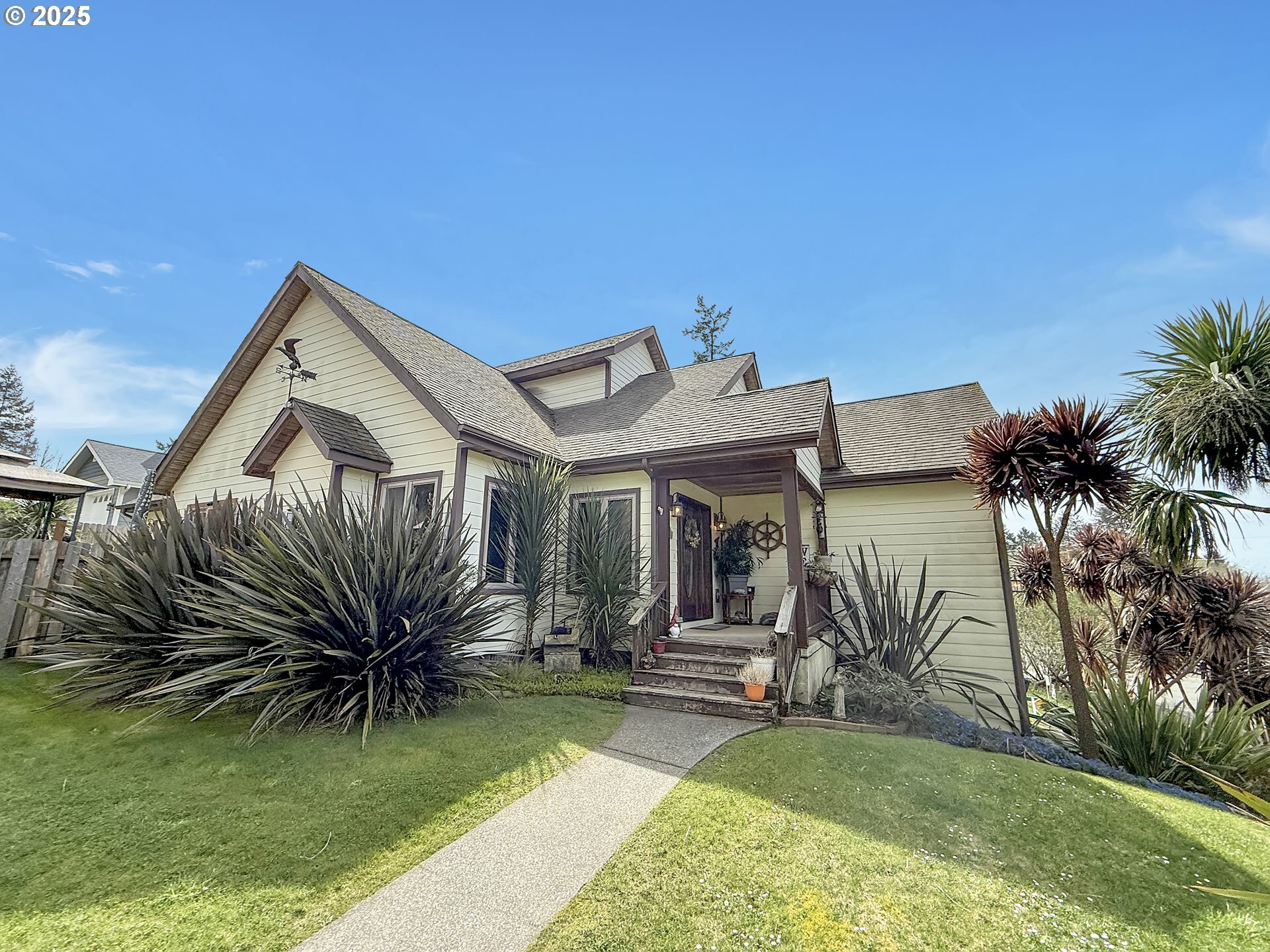 Property Photo: 6931 Oakwood Ct OR 97415
