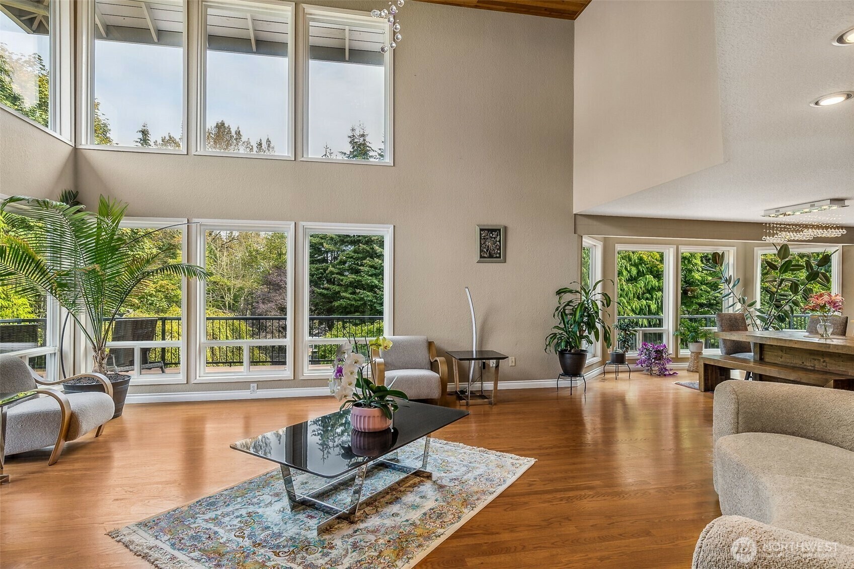 Property Photo: 18524 SE 60 Street WA 98027