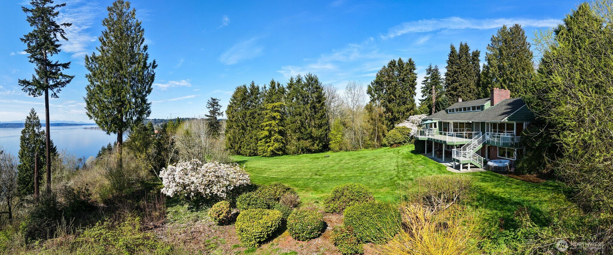 Property Photo: 727 SW 199th Place WA 98166