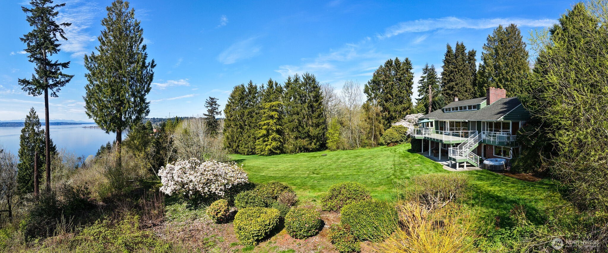 Property Photo: 727 SW 199th Place WA 98166