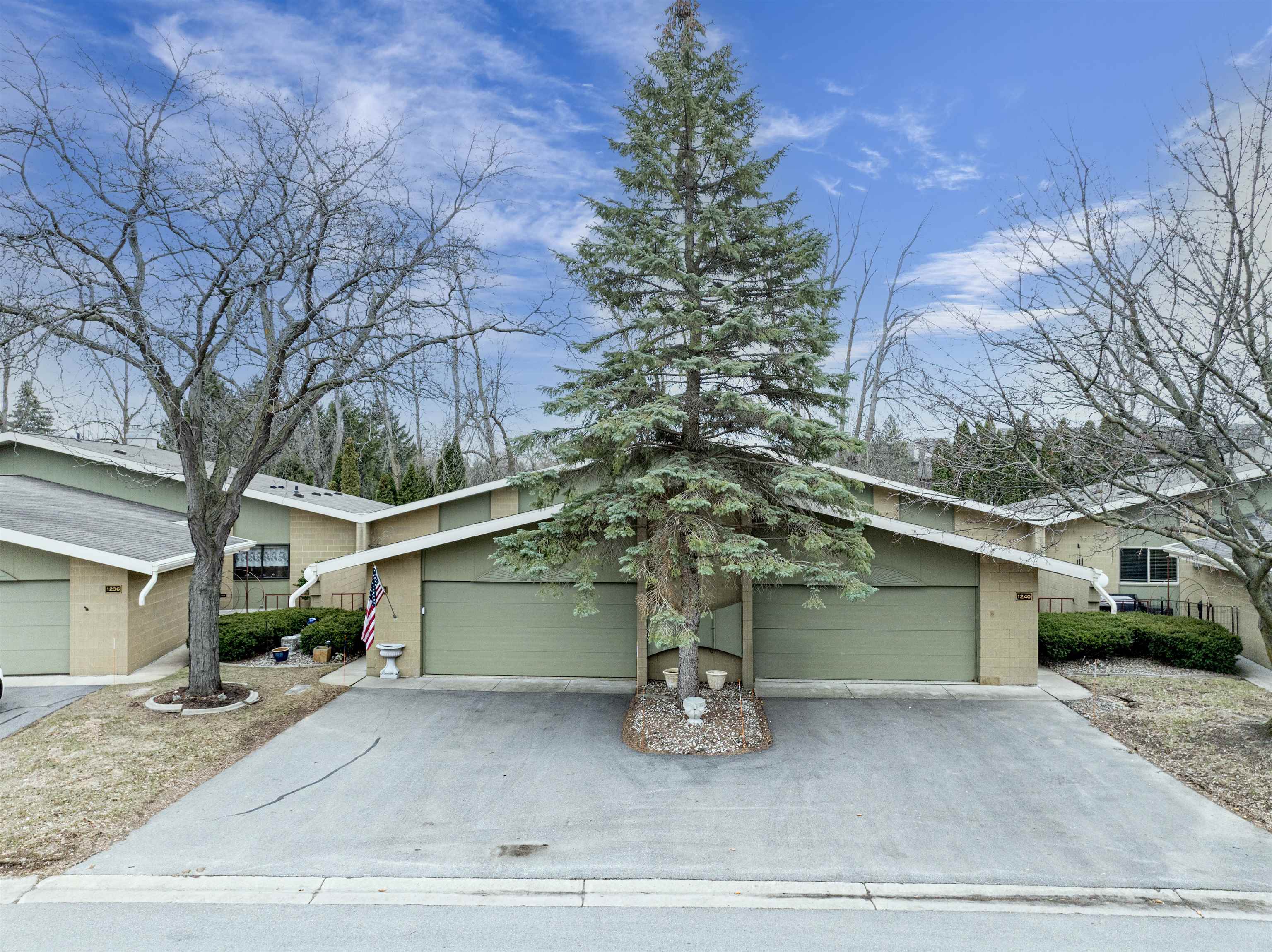 Property Photo: 1238 W Nicolet Cercle WI 54914
