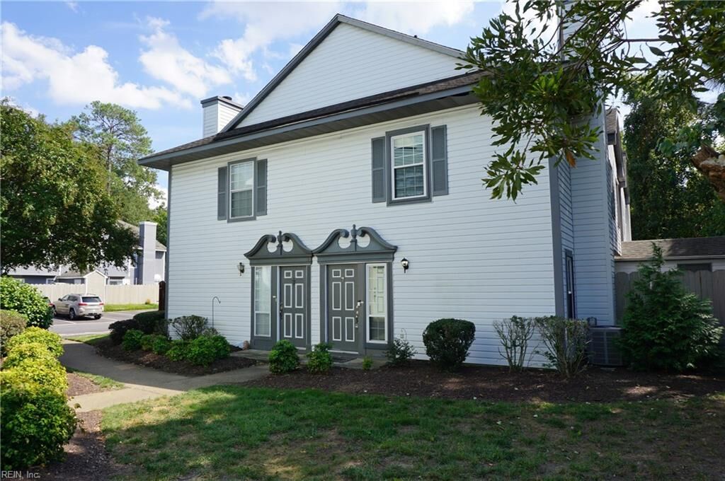 Property Photo:  322 Ferdinand Cir  VA 23462 