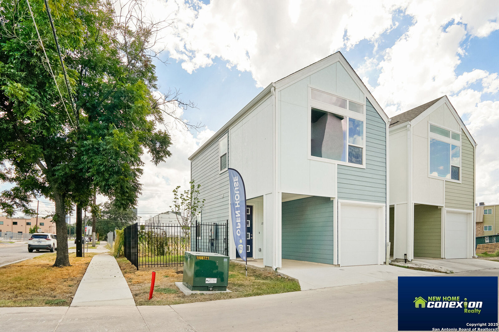 Property Photo:  310 W Evergreen St #113  TX 78212 