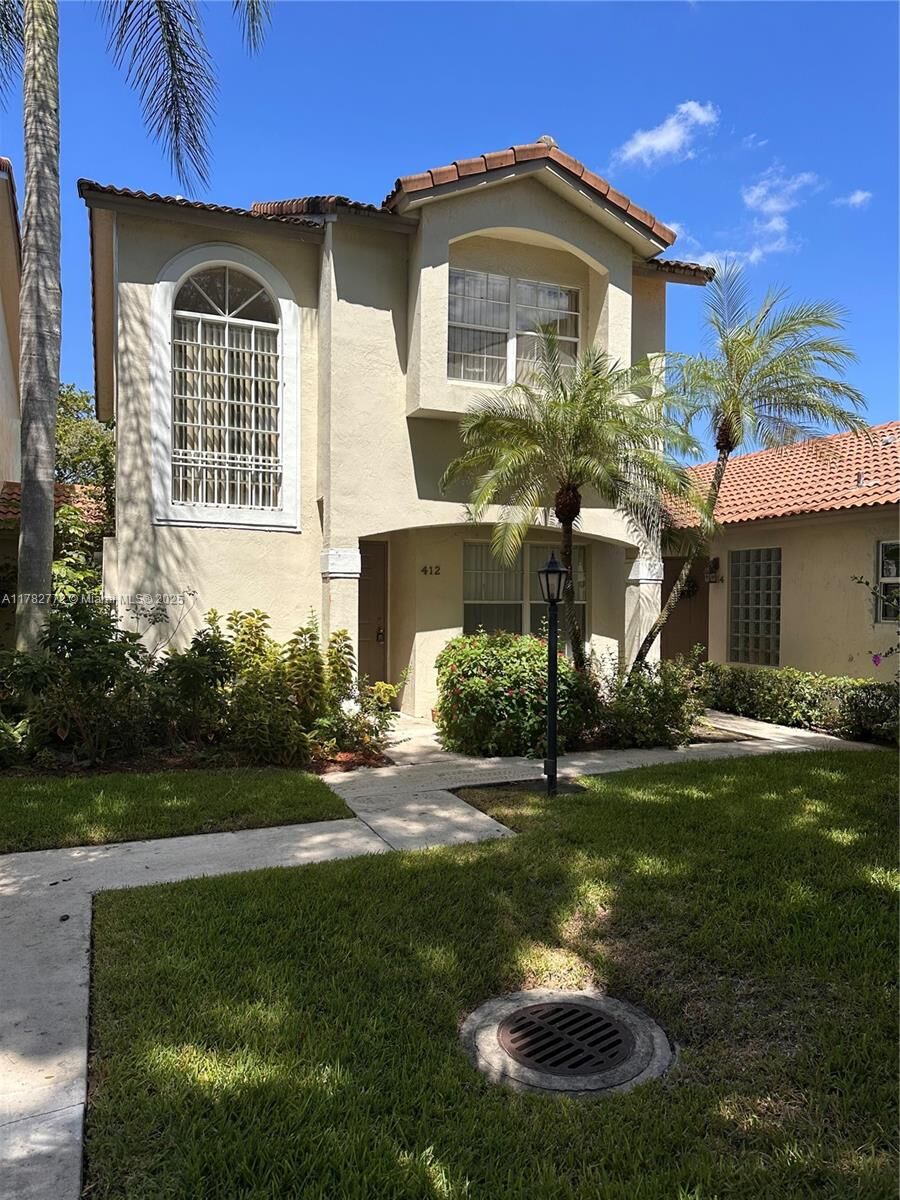 Property Photo:  