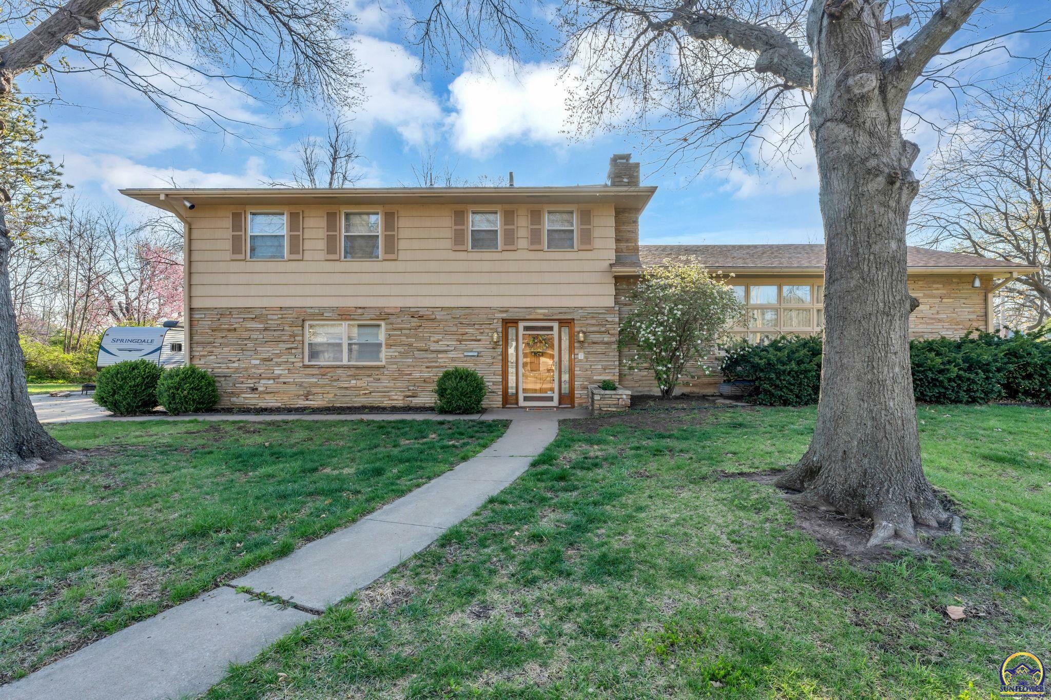 Property Photo: 2324 SW Meadow Ct KS 66614