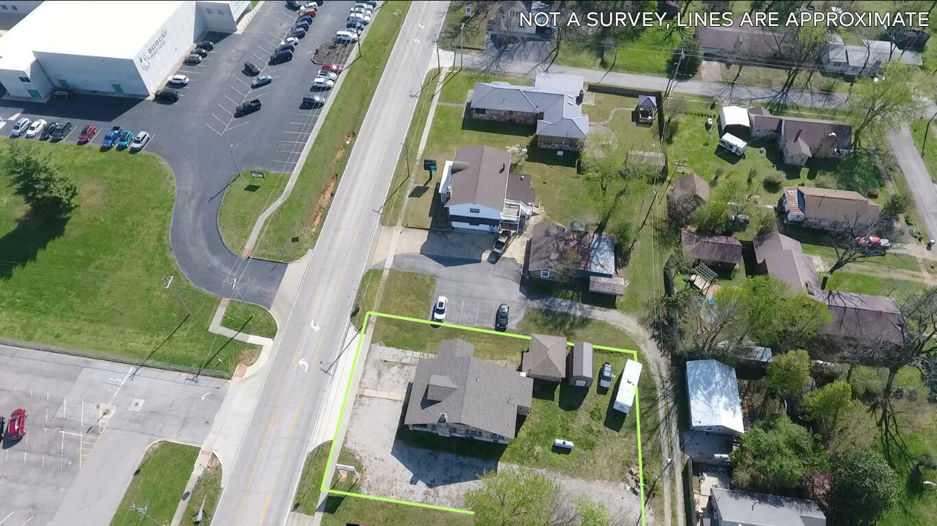 Property Photo: 320 E Walnut Street MO 65791