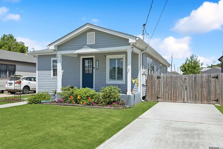 Property Photo:  5143 Cameron Boulevard  LA 70122