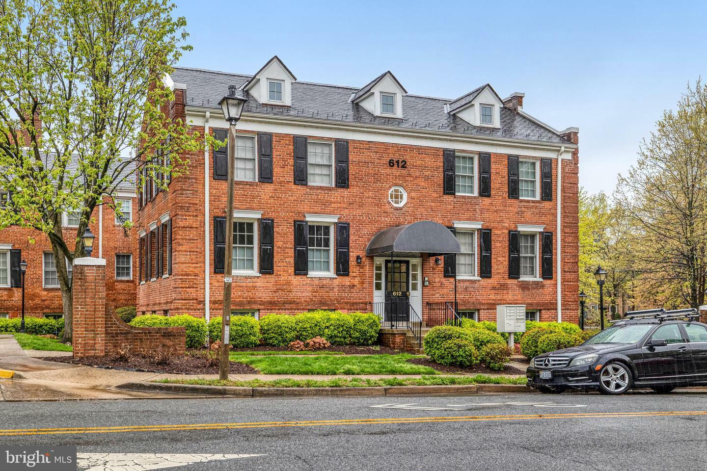 Property Photo: 612 Bashford Lane 1221 VA 22314