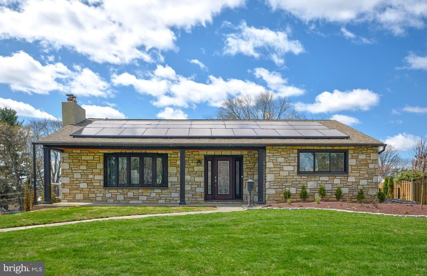 Property Photo: 770 Sweetbriar Drive PA 18974