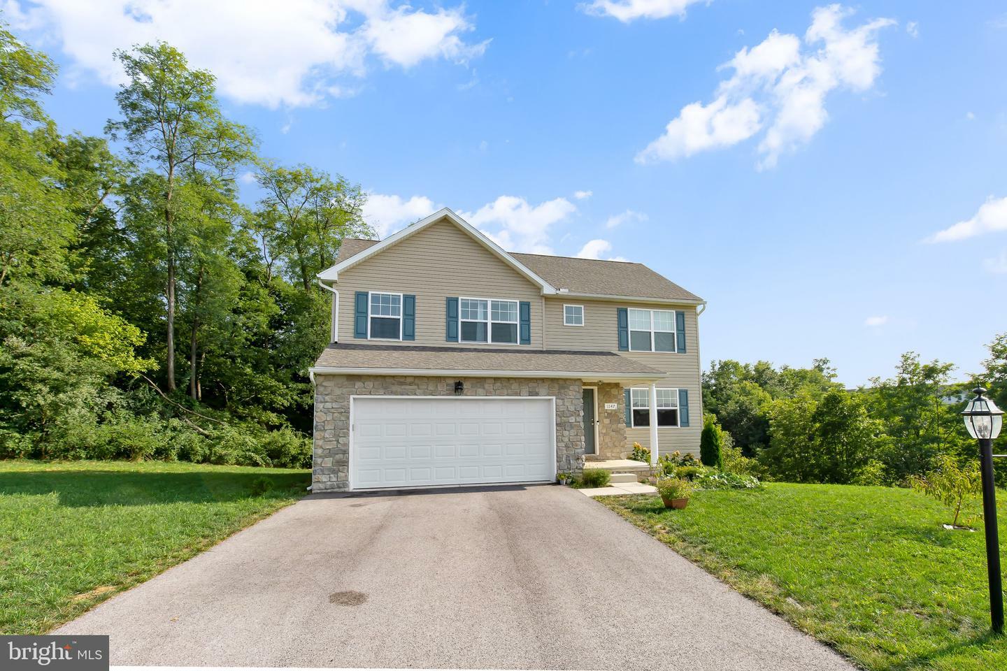 Property Photo: 1147 Alder Court PA 17408