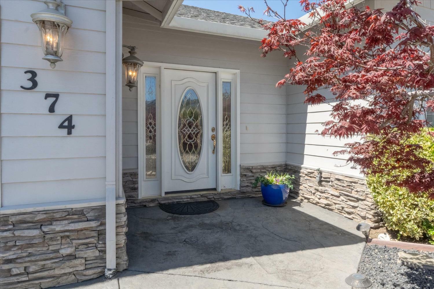 Property Photo: 374 Oak Tree Circle CA 95247