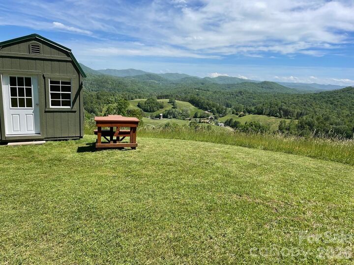 Property Photo: 999 Chestnut Mountain Drive NC 28740