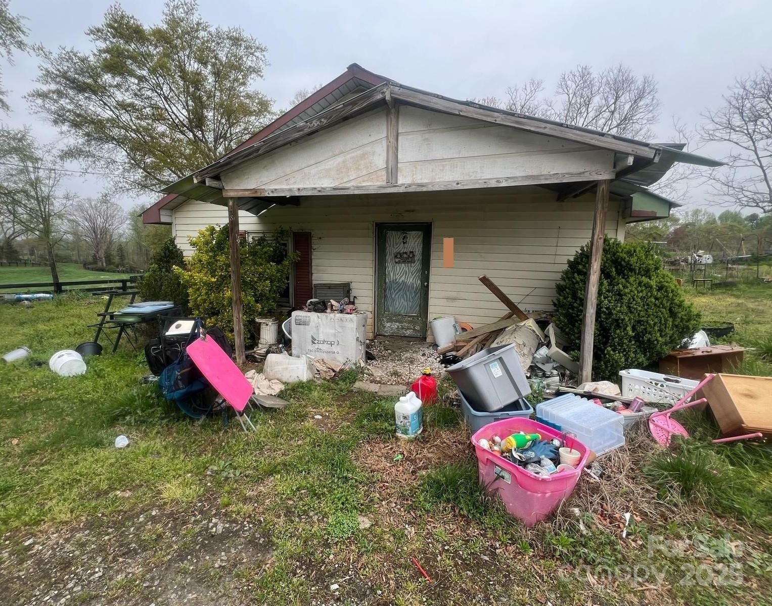 Property Photo: 2702 W Stage Coach Trail NC 28150