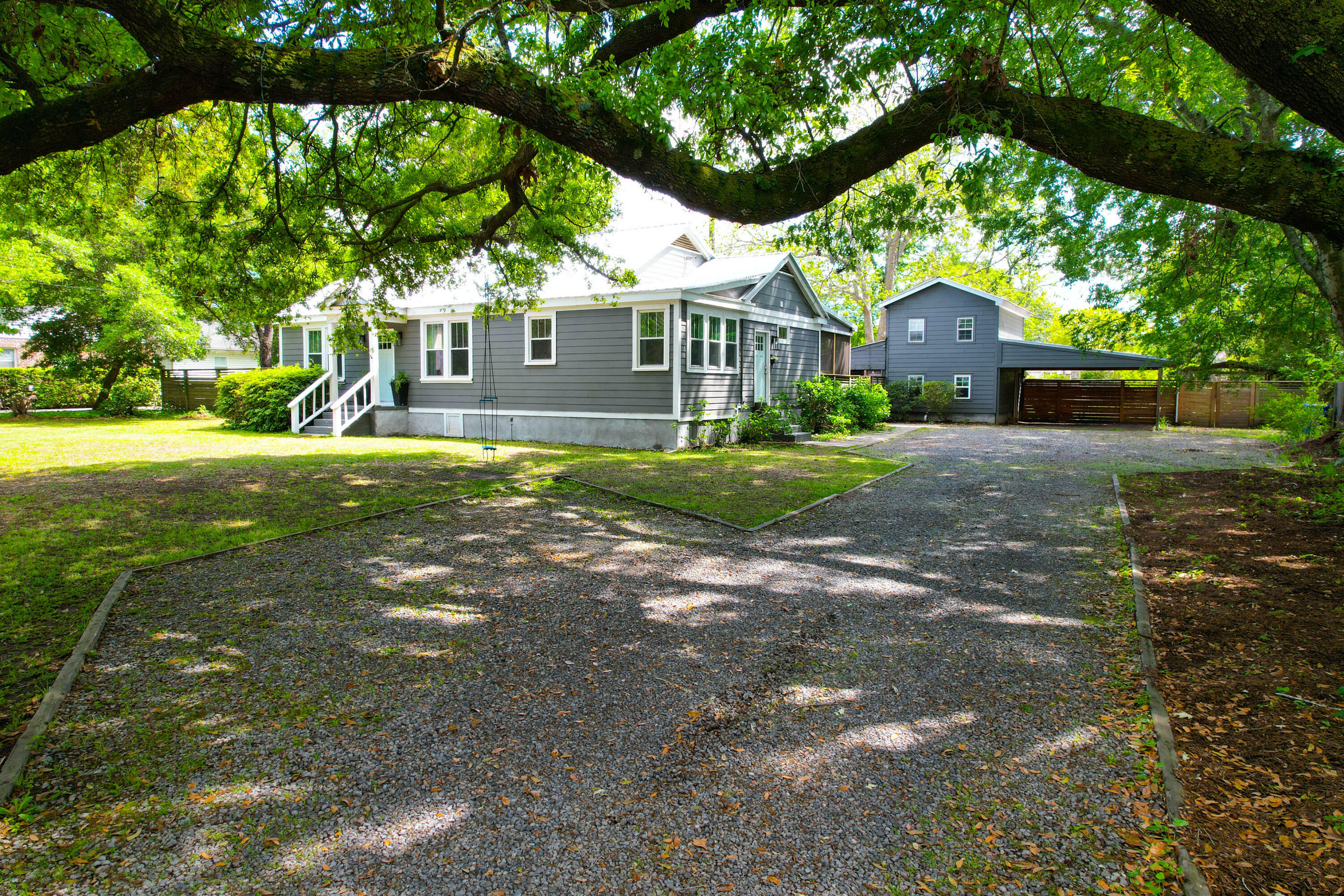 Property Photo: 1637 Pinckney Park Drive SC 29407