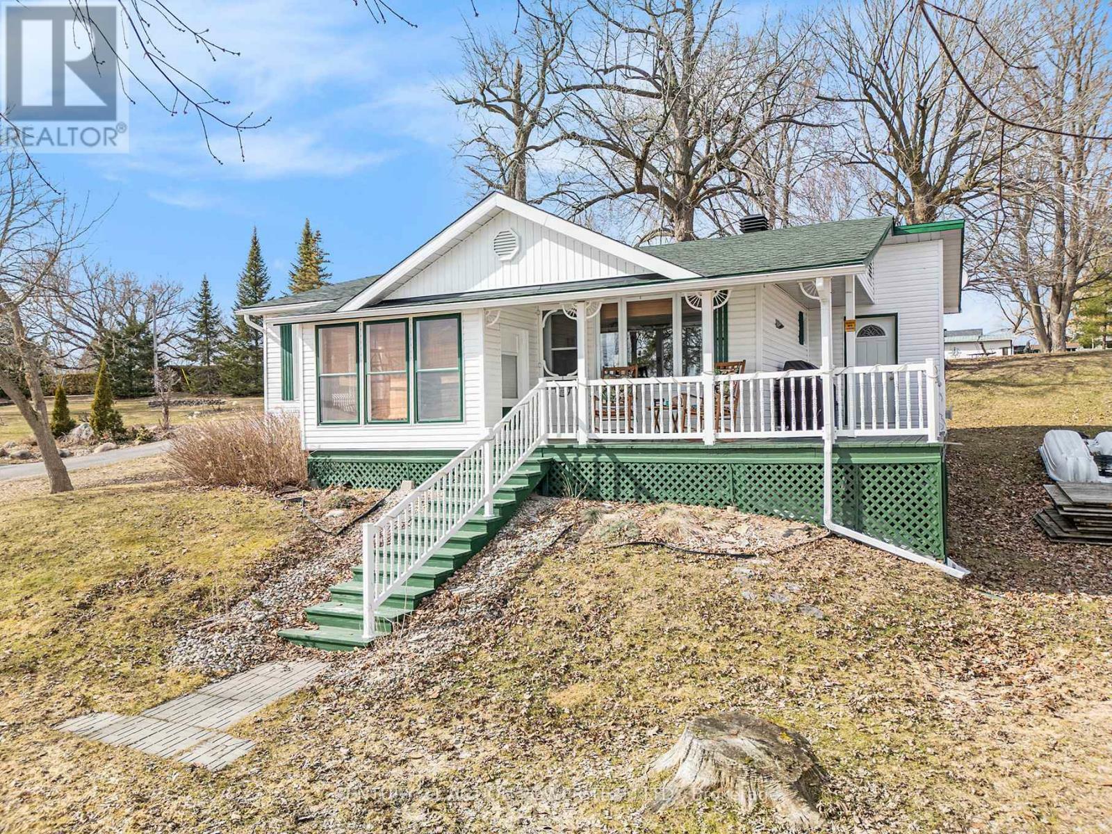 Property Photo: 2839 Domaine Chartrand Street East ON K0B 1J0