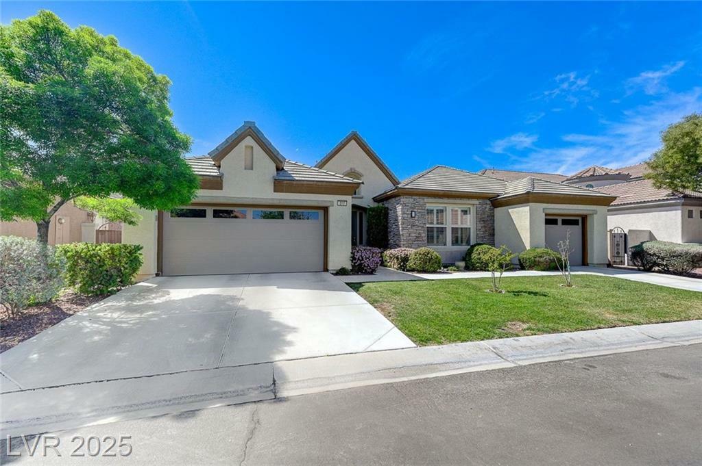 Property Photo: 317 Onyx Crest Street NV 89145