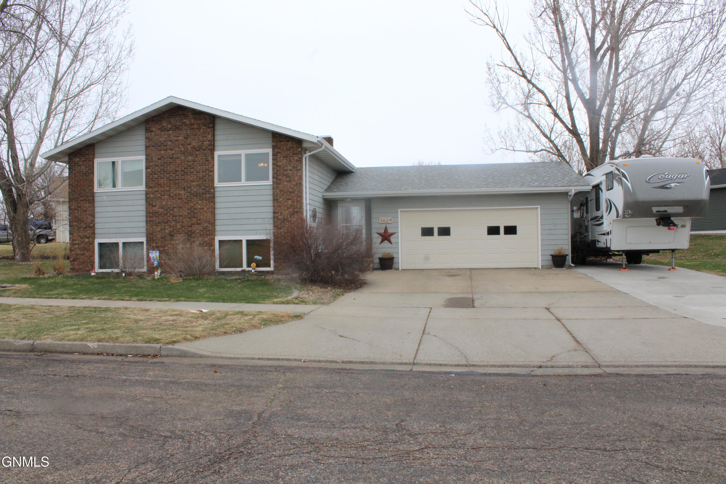 3624 37th Street NW  Mandan ND 58554 photo