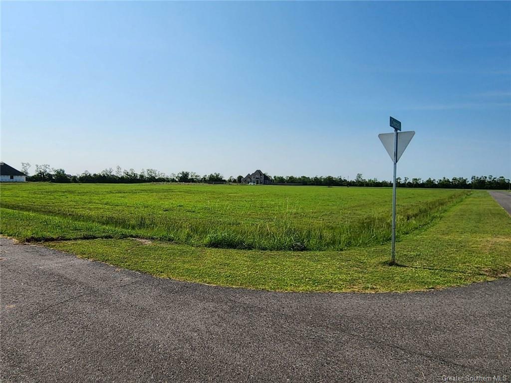 Property Photo: 5853 N Crescent Drive LA 70647