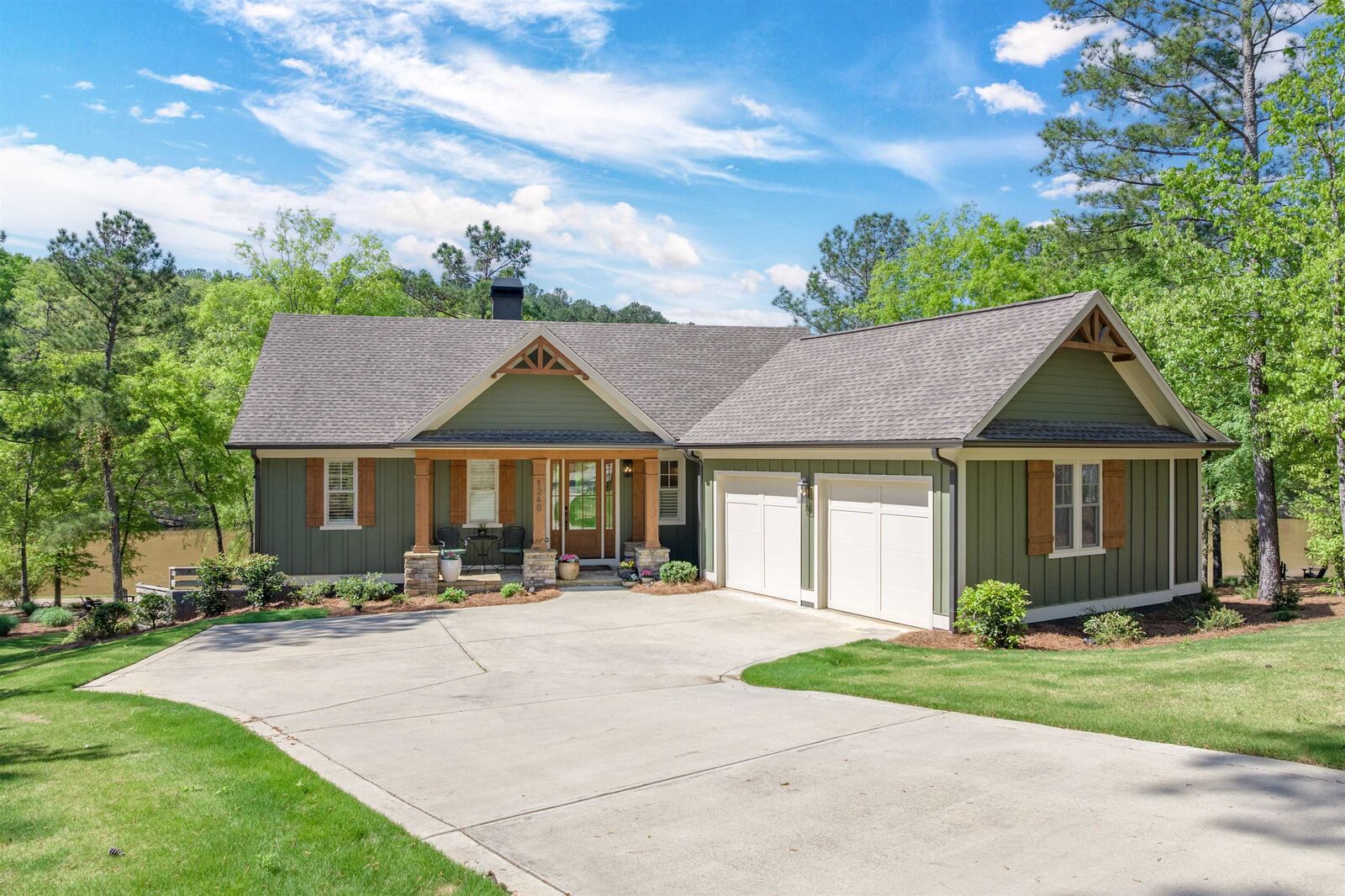 Property Photo: 1240 Long Cove Drive GA 30642