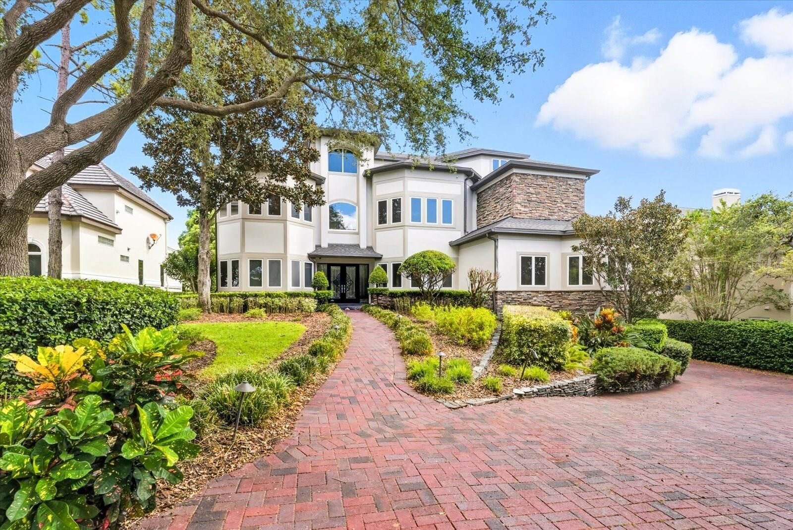 Property Photo: 1058 Roundstone Place FL 34683