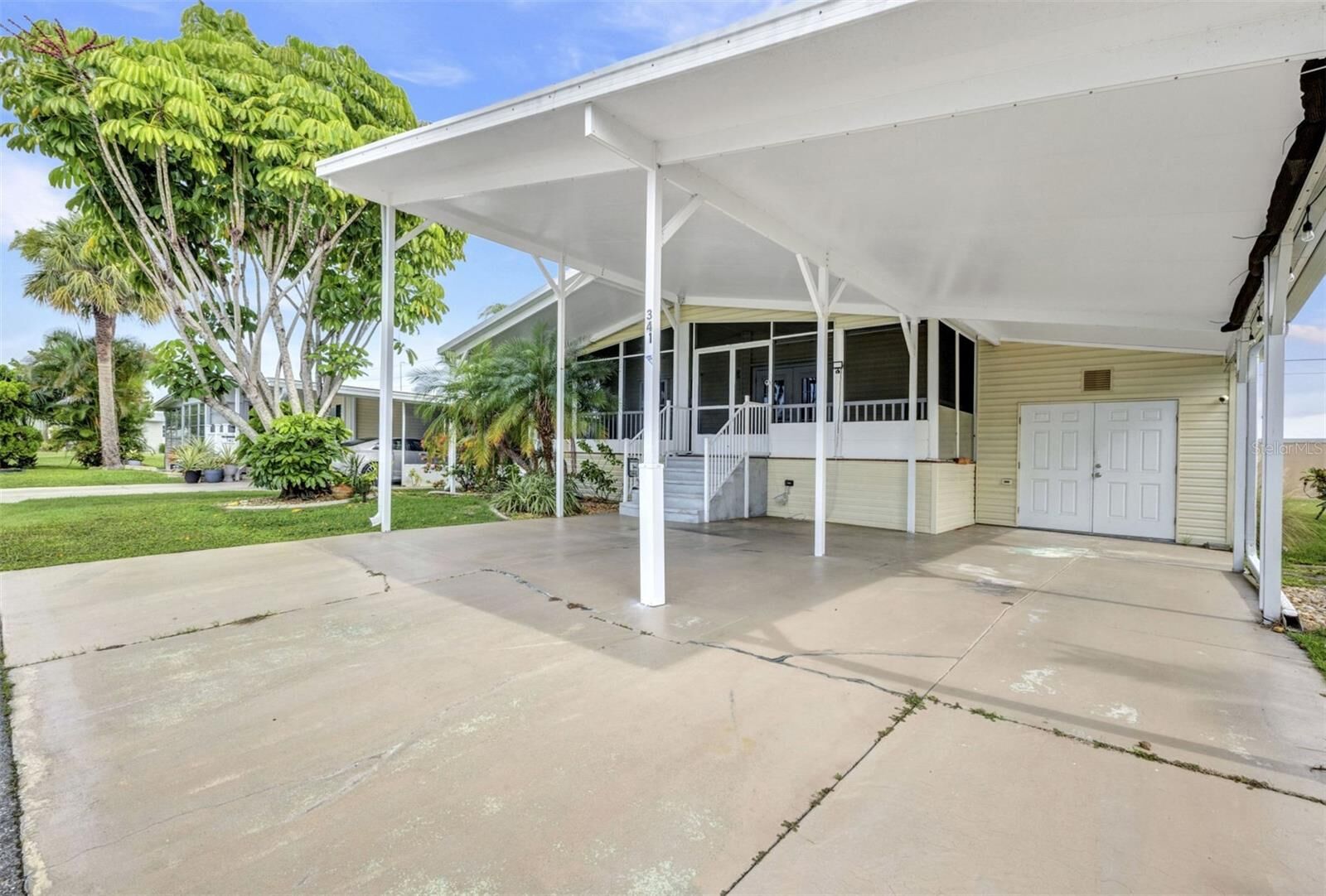 Property Photo: 2100 Kings Hwy 341 FL 33980