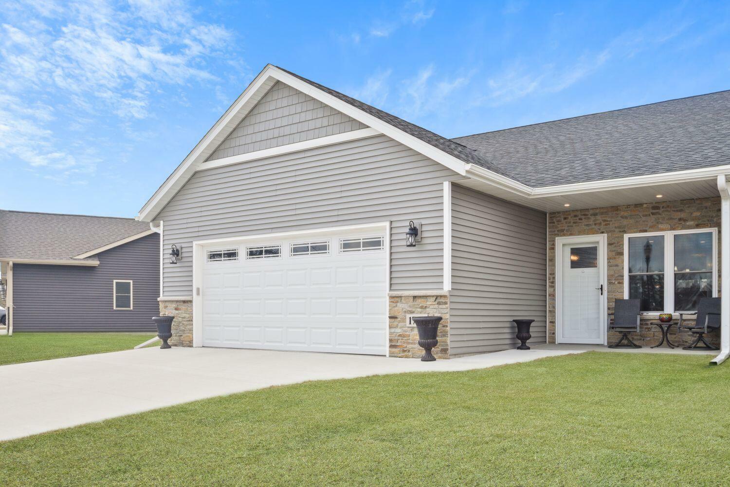 Property Photo: 1787 Edgewood Rd 9 WI 53040