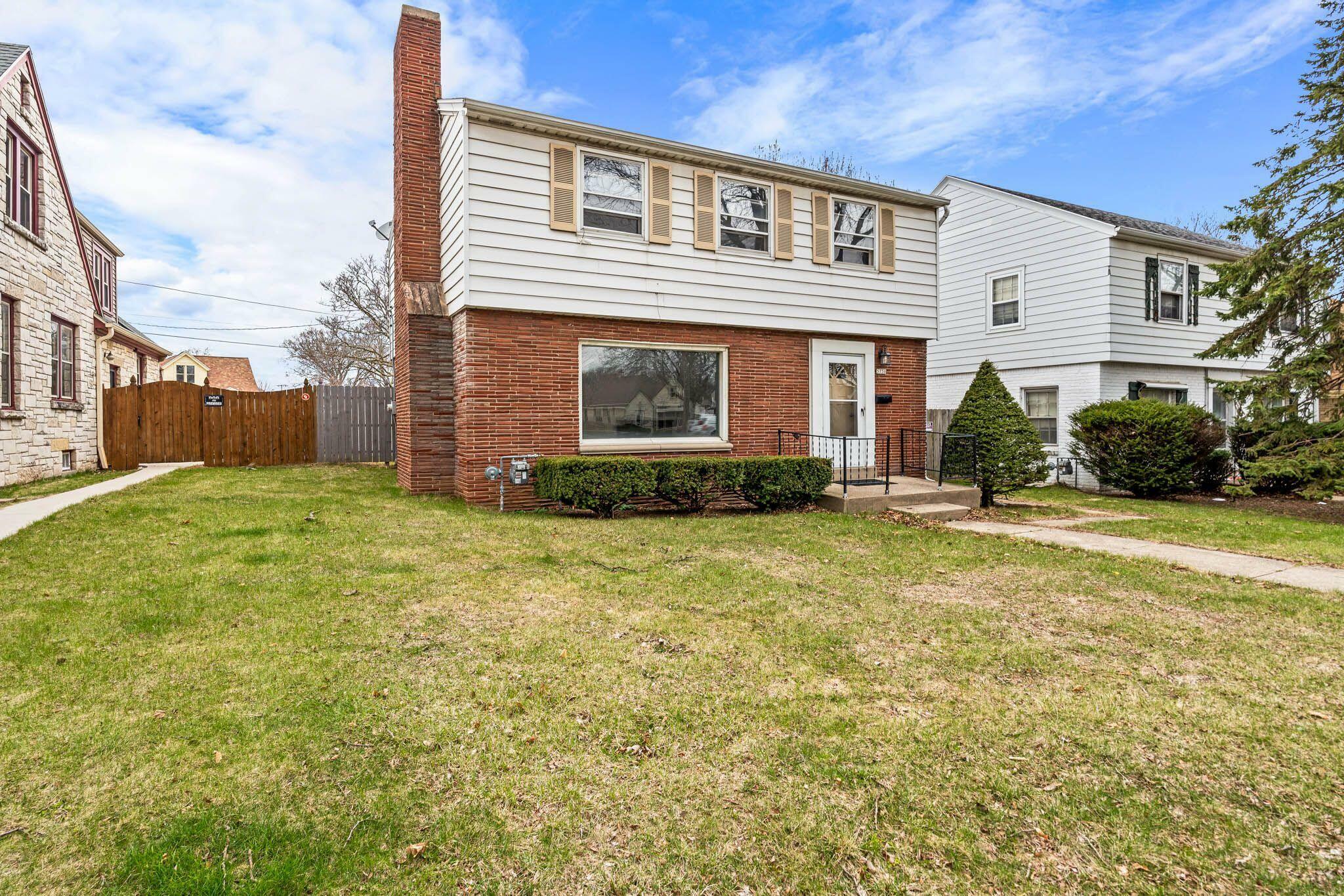 Property Photo: 5730 W Roosevelt Dr WI 53216