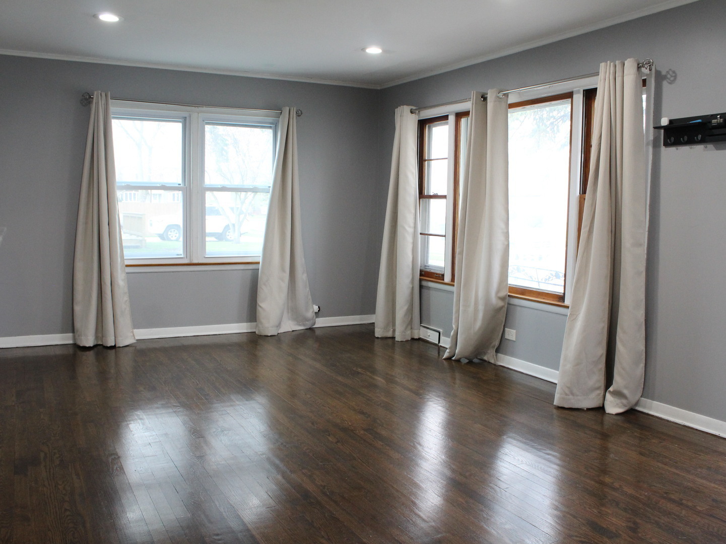 Property Photo: 8020 Leamington Avenue IL 60459