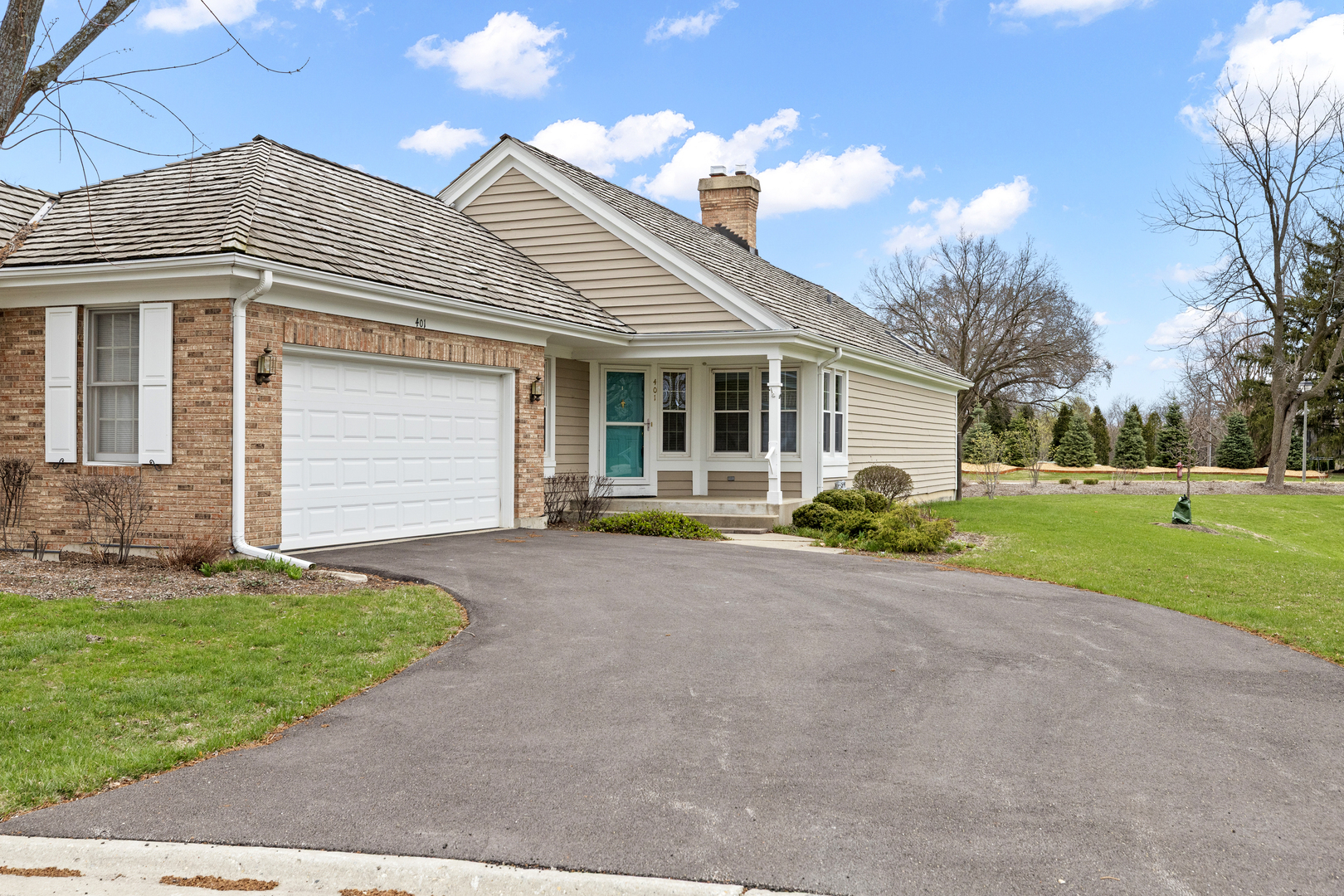 Property Photo: 401 Park Barrington Drive IL 60010