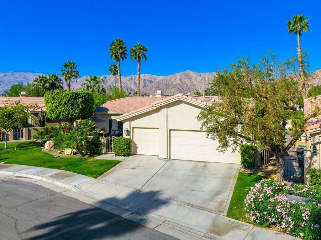 Property Photo: 47965 Via Trieste CA 92253