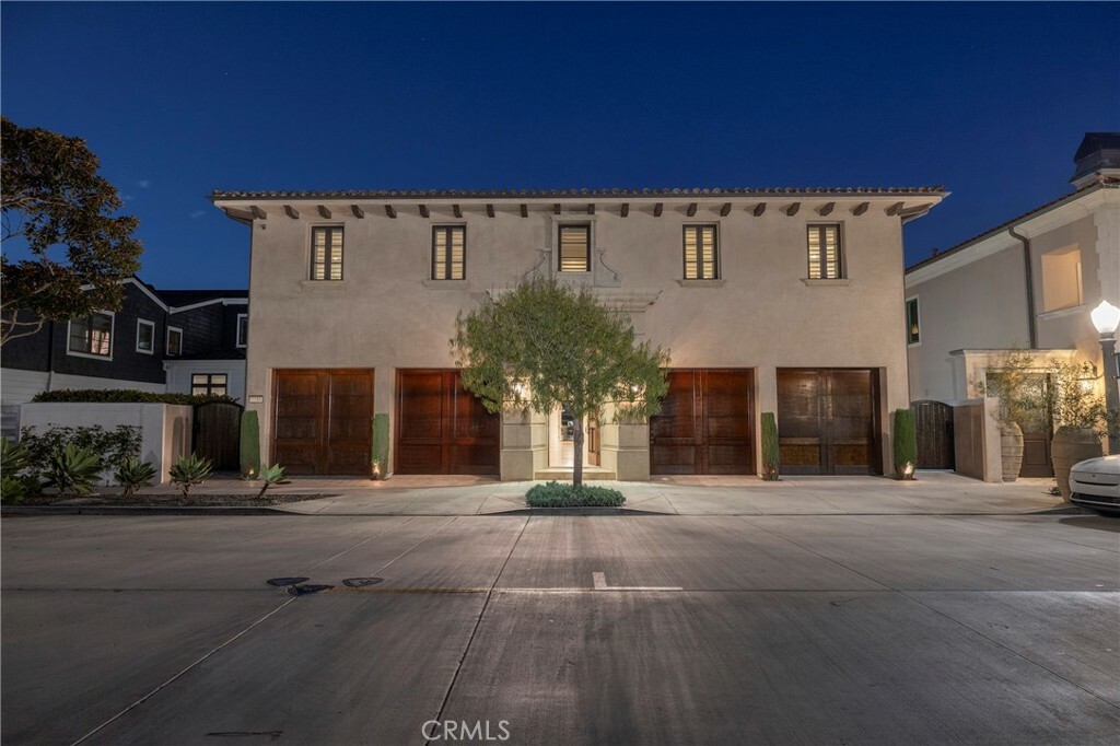 Property Photo:  2258 Channel Road  CA 92661 