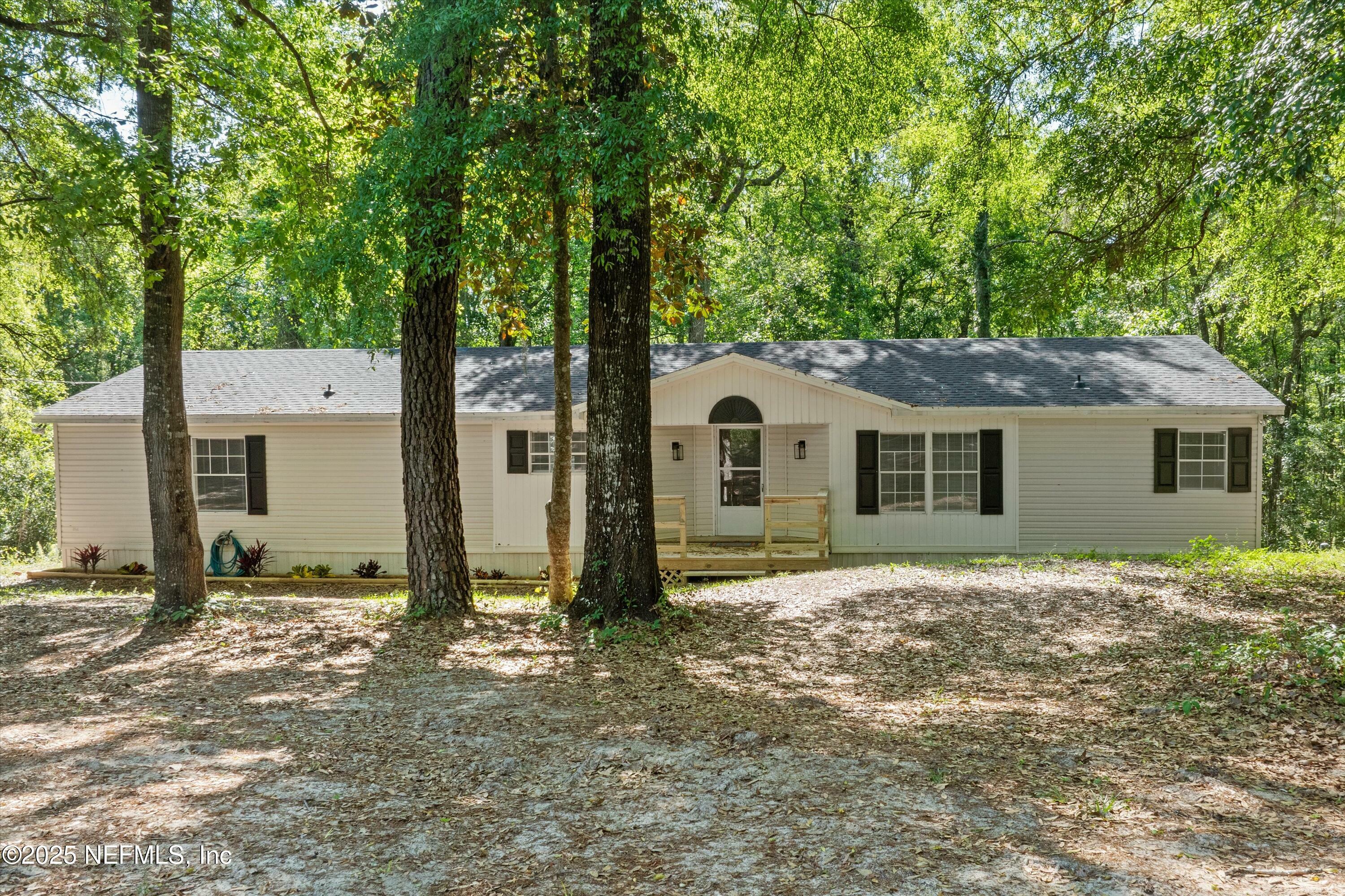 Property Photo: 5325 Chicory Circle FL 32068