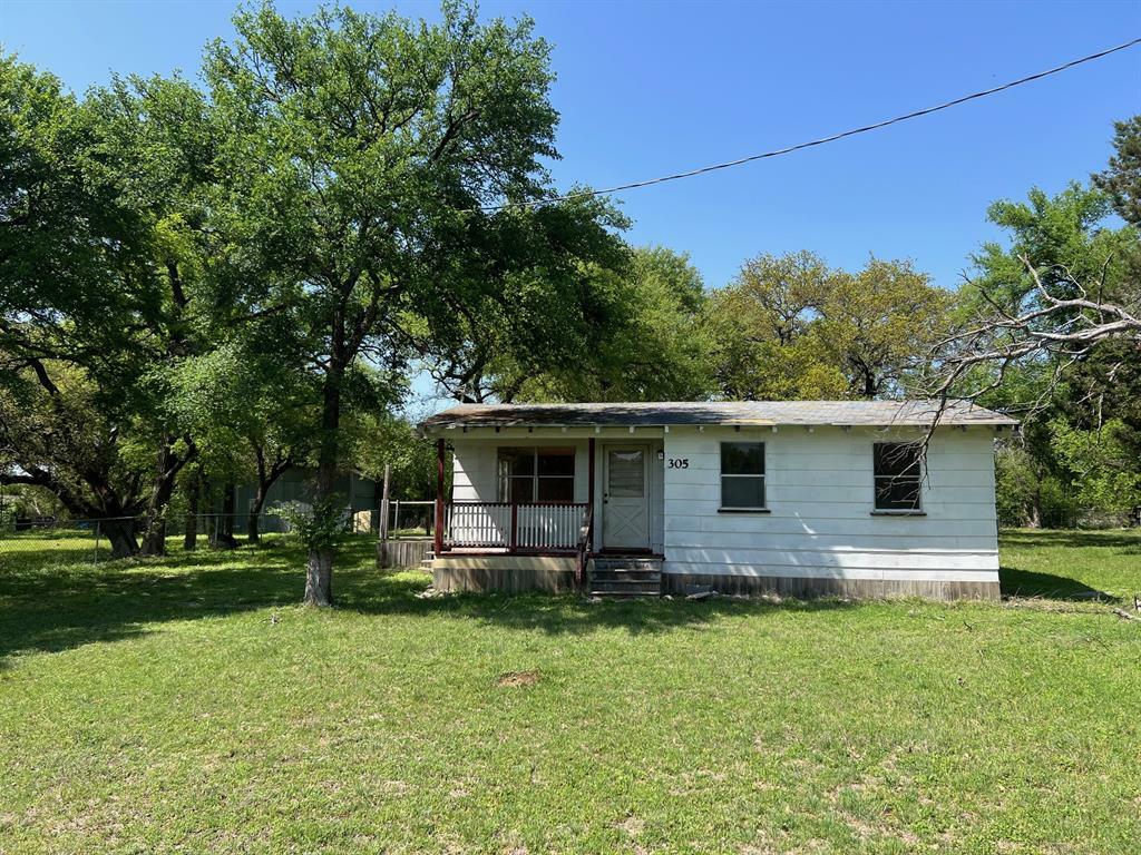 Property Photo: 305 County Road 1607 TX 76634