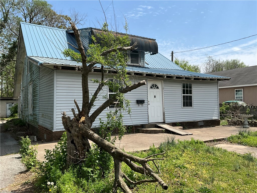 Property Photo: 603 Holcomb Street AR 72764