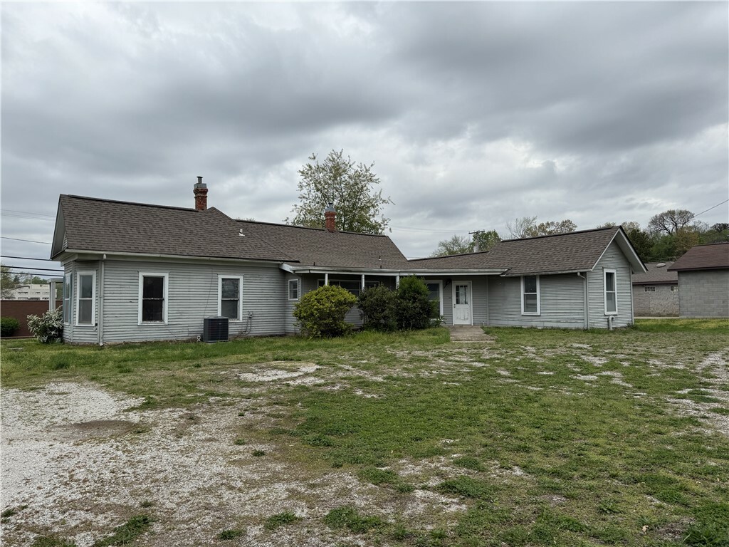 Property Photo: 301 N Chestnut Street AR 72601