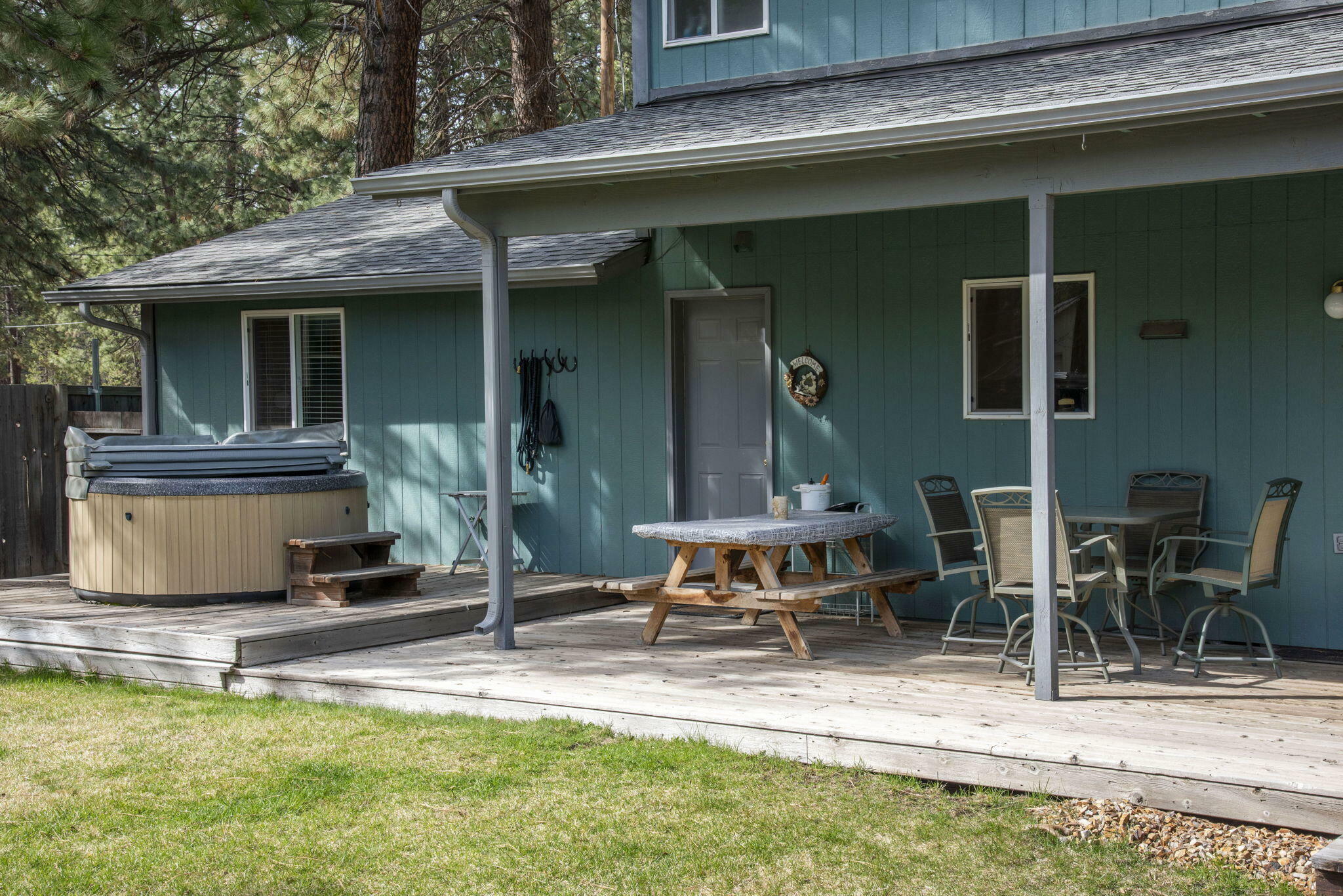 Property Photo: 19327 Apache Road OR 97702