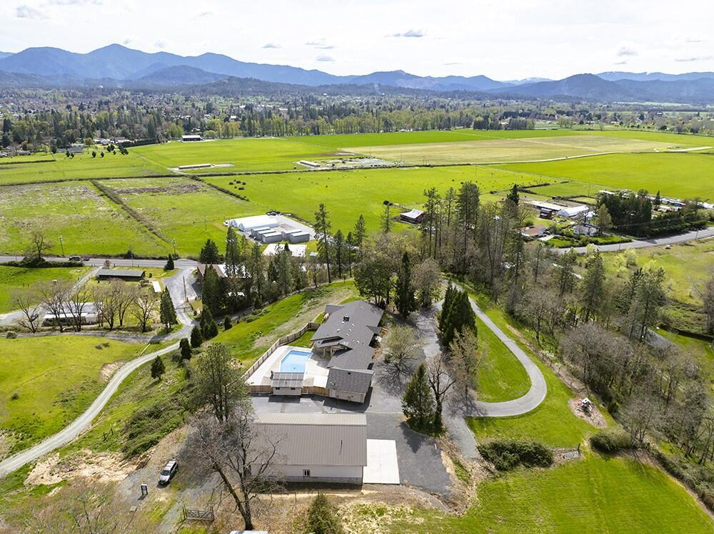 Property Photo: 3320 Upper River Road OR 97526