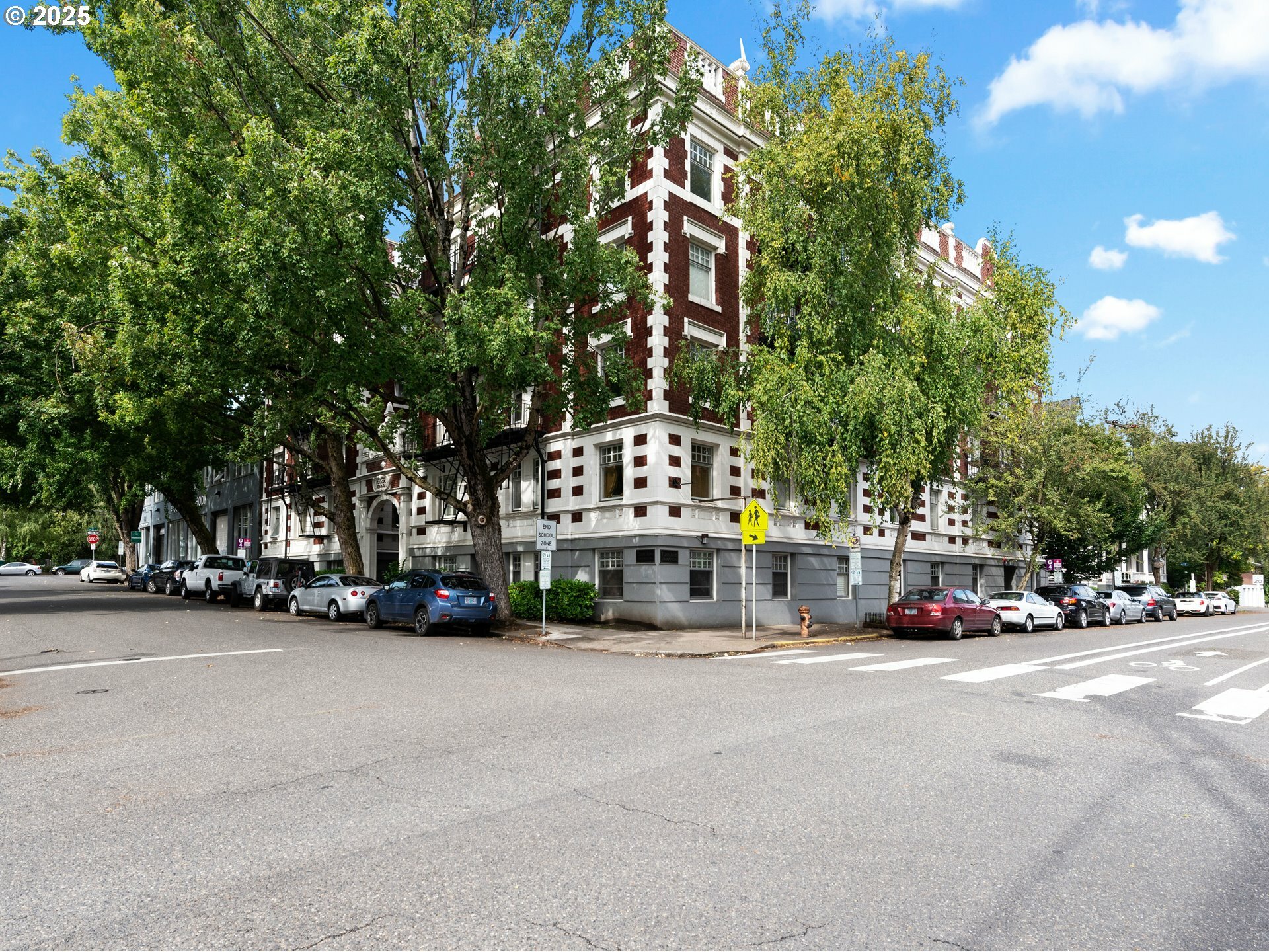 Property Photo: 1811 NW Couch St 102 OR 97209