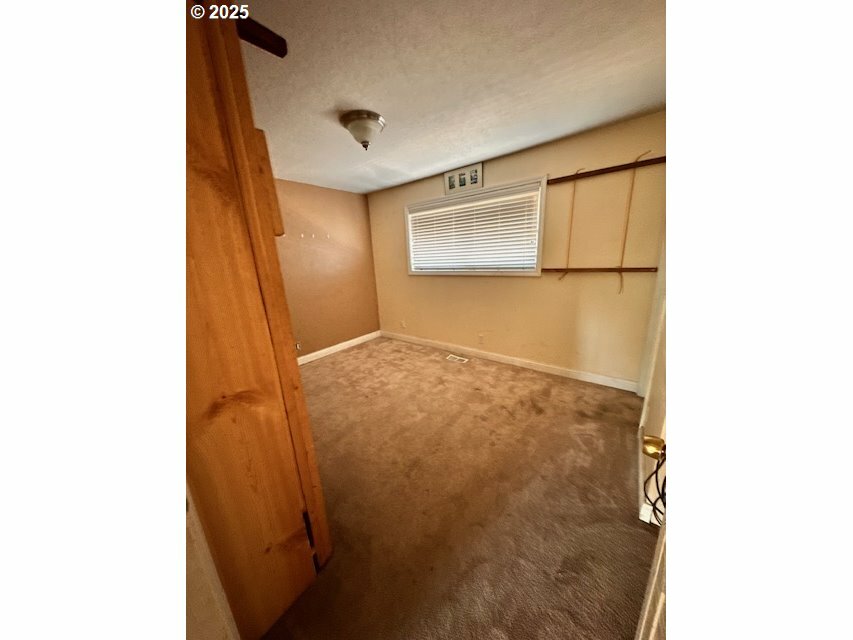 Property Photo: 7080 SW Taylors Ferry Rd OR 97223