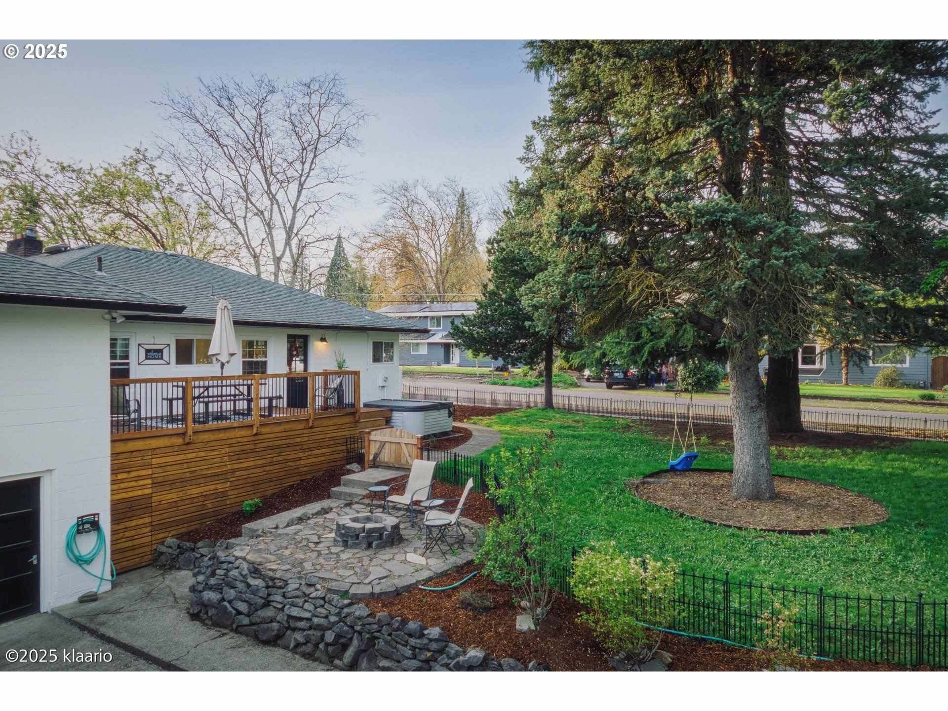 Property Photo: 8510 SW Cedarcrest St OR 97223