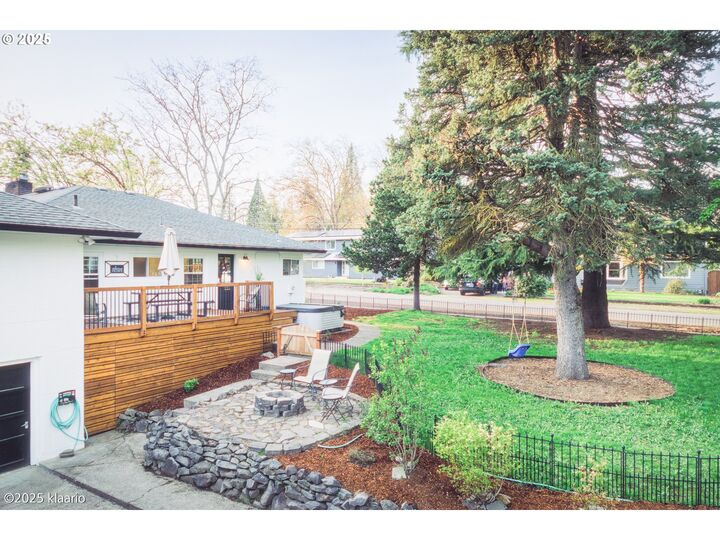 Property Photo: 8510 SW Cedarcrest St OR 97223