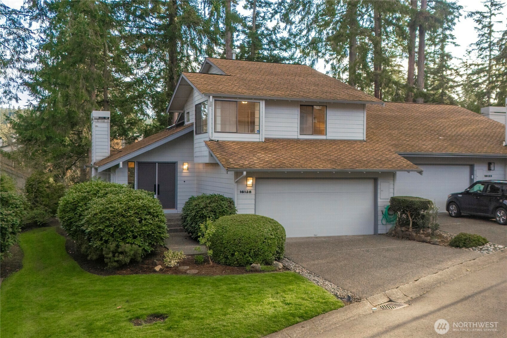 Property Photo: 16125 SE 33rd Lane WA 98008
